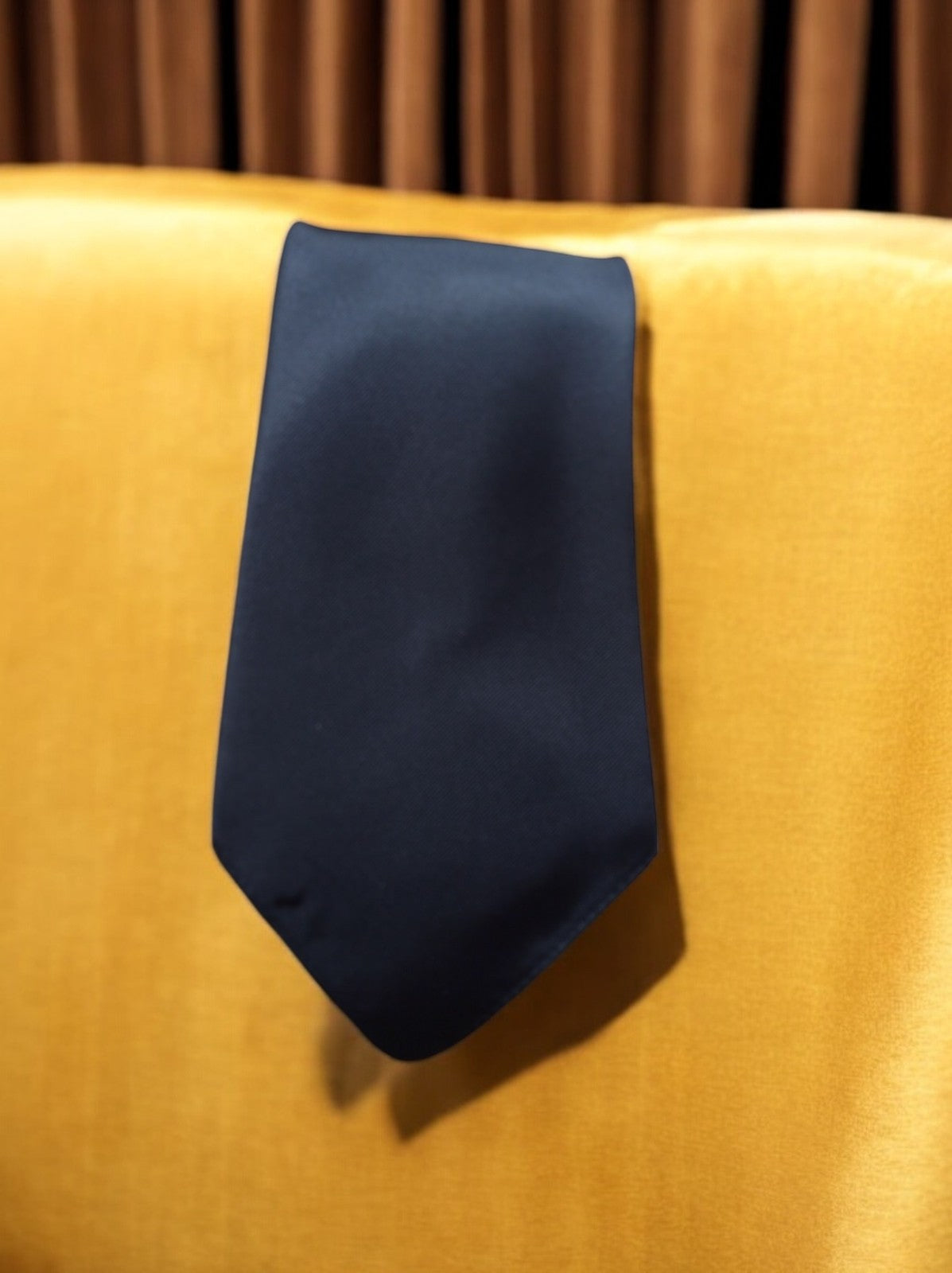 Cravate vintage en soie bleu marine, accessoire rétro élégant homme