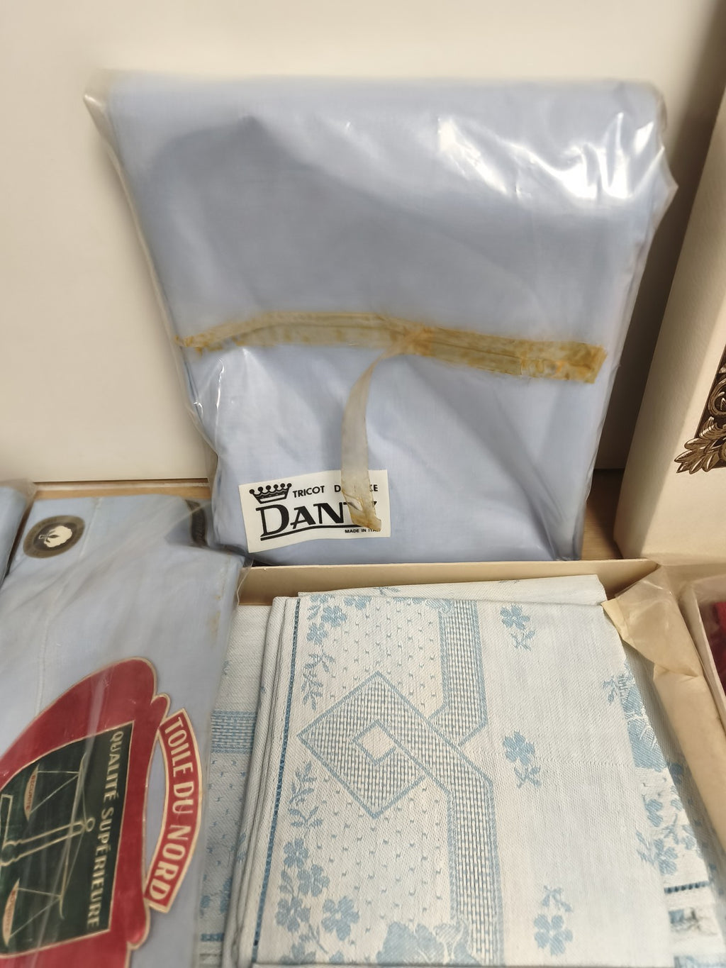 Gros lot ancien linge de lit français, manufactures, motifs variés, vintage