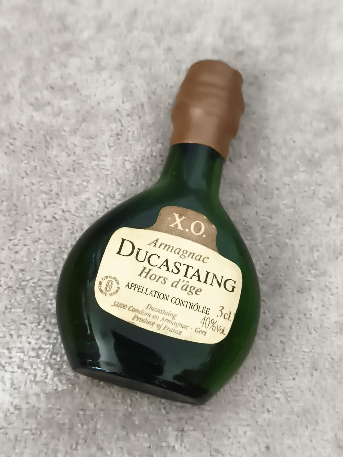 Miniature Armagnac Ducastaing XO bouteille 3cl décor vert étiquette Hors d'âge