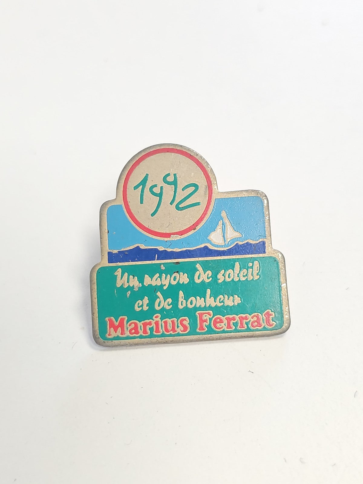 Pin's ancien Marius Ferrat vintage, badge rétro collection, objet publicitaire r