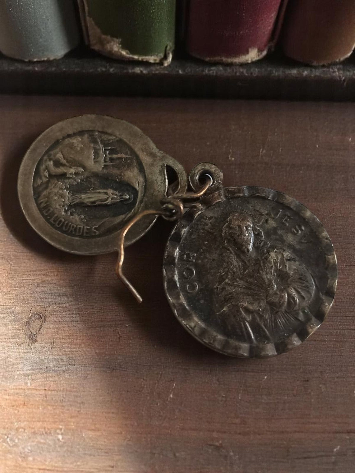 Médaille religieuse catholique vintage ND Lourdes double pendentif ancien