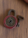 Cadenas vintage rond rouge avec clé laiton rétro ancien serrure padlock
