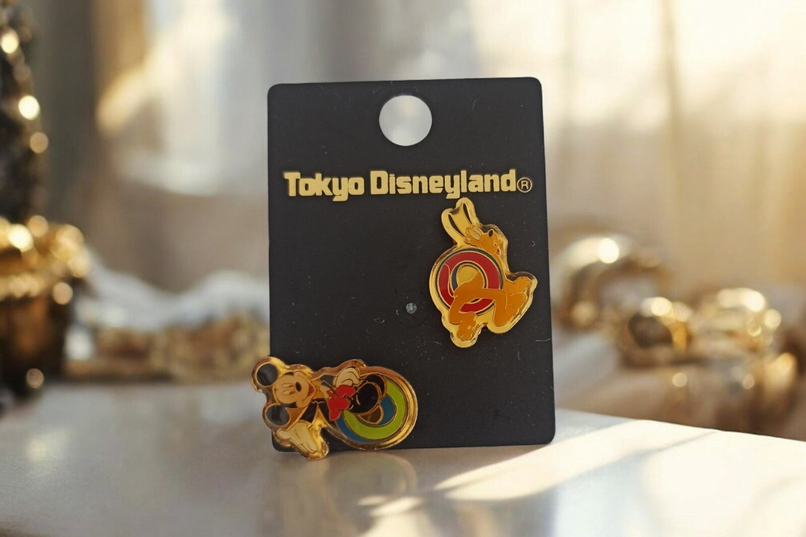 Pin's Tokyo Disneyland Mickey & Lapin doré, badge émaillé rare Disney Japan