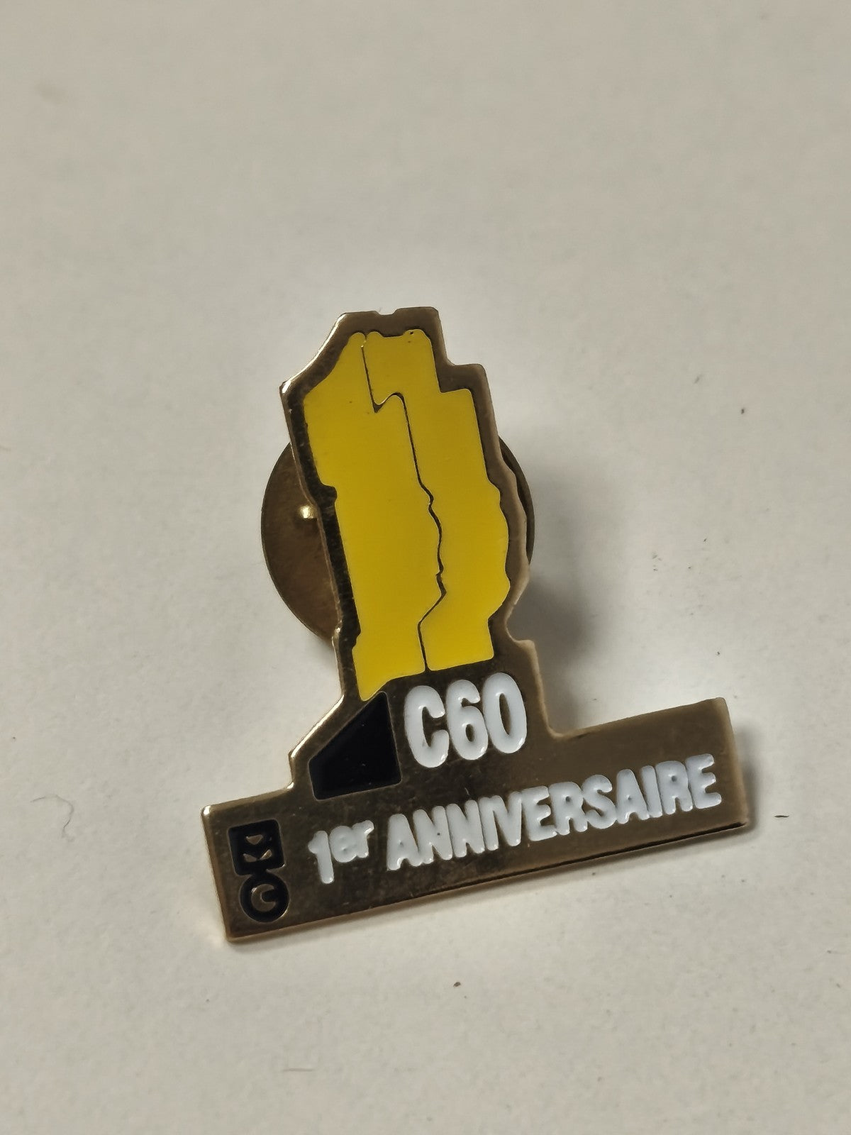 Pin's rétro ancien C60 pour collectionneur, badge vintage original années 80-90
