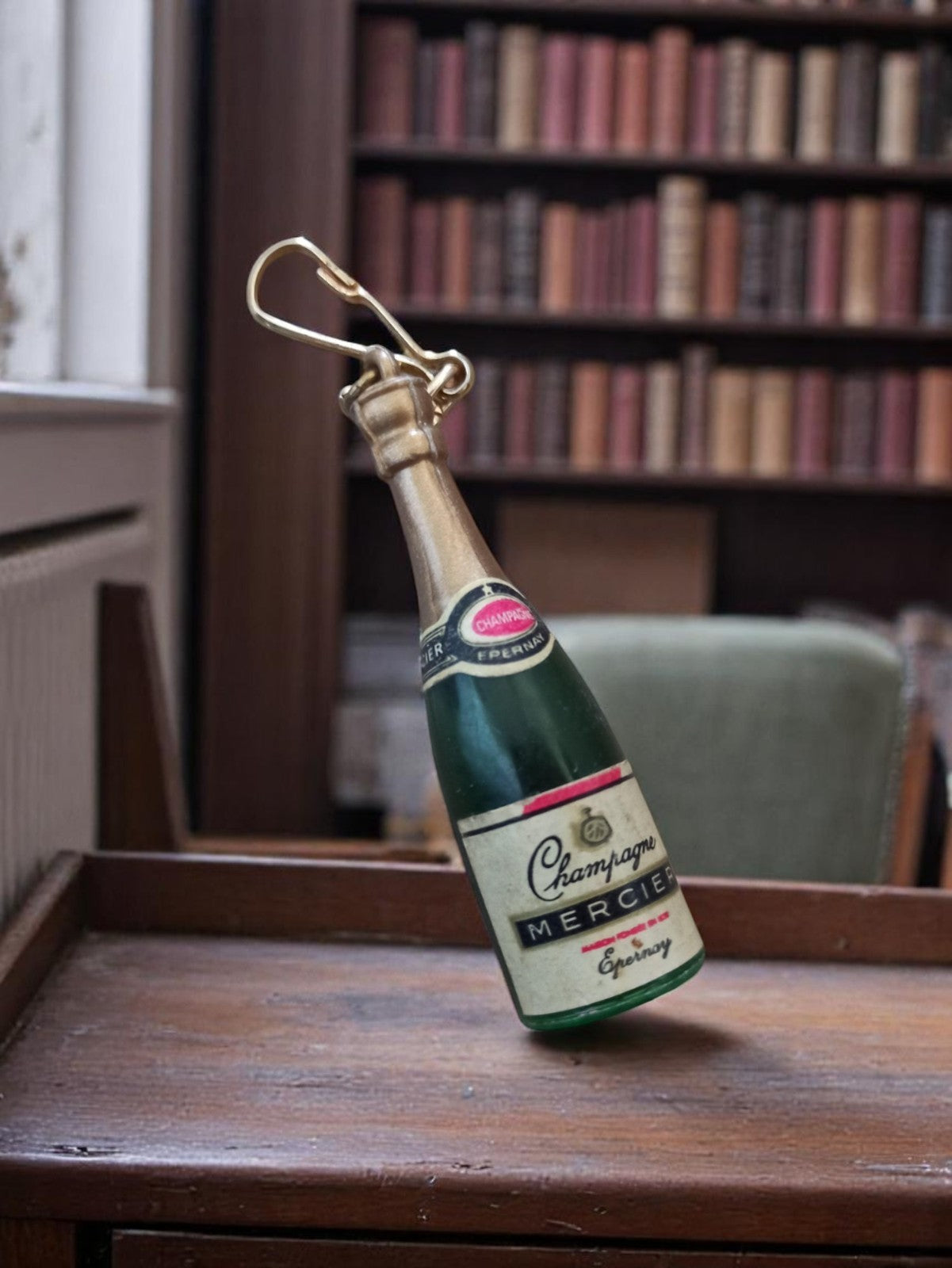 Porte-clés vintage Champagne Mercier métal émaillé bouteille rétro Epernay