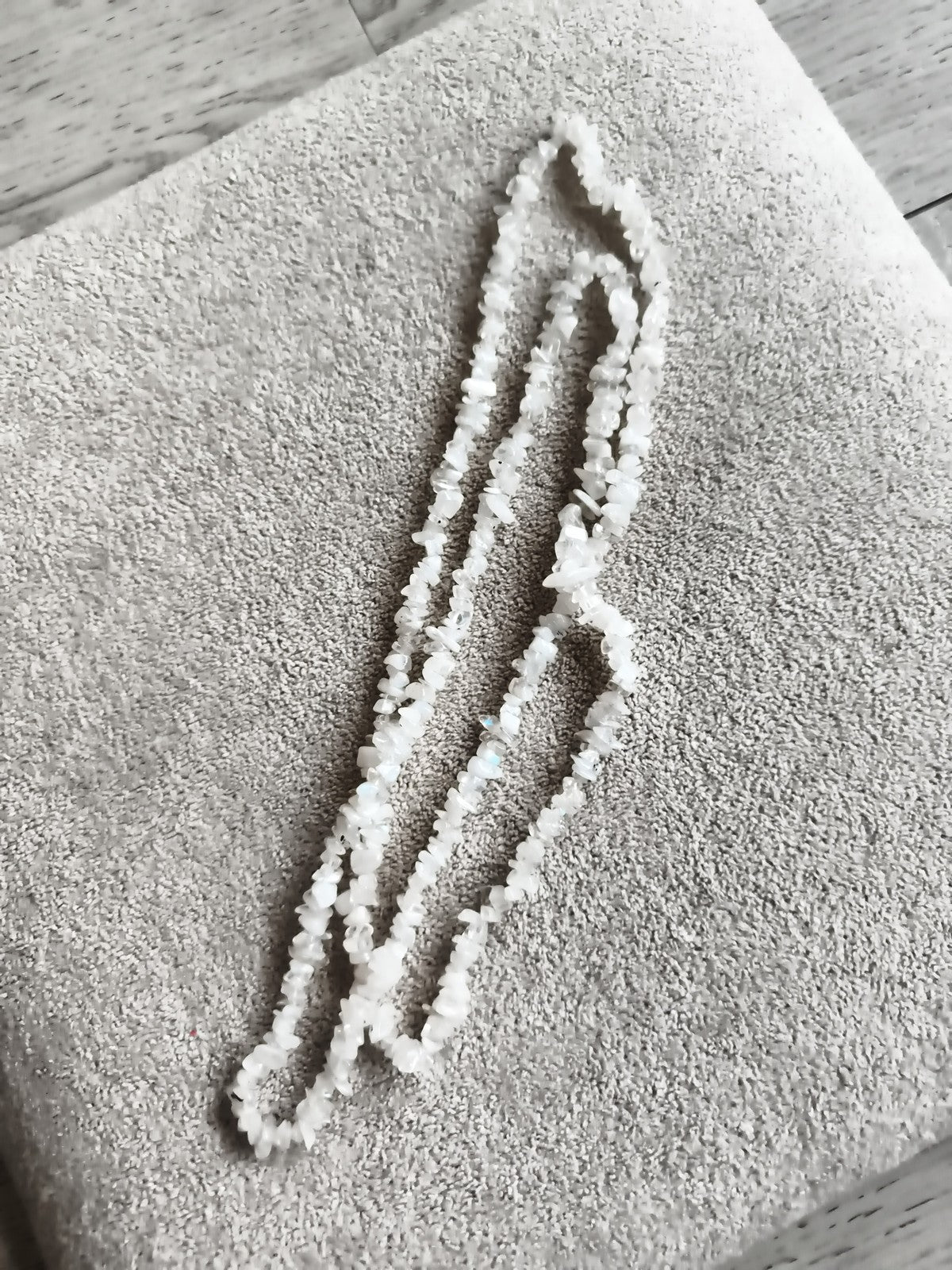 Collier pierres naturelles blanches éclats, bijou fantaisie femme, pierre semi-p