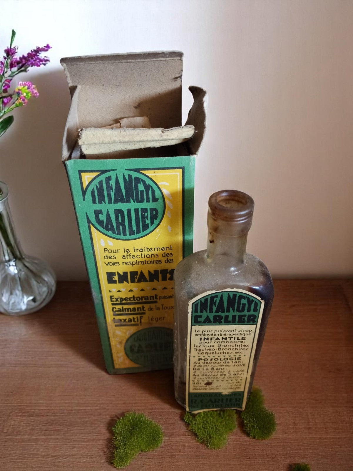 Bouteille vintage Infangyl Carlier avec boîte années 40 ancien médicament enfant