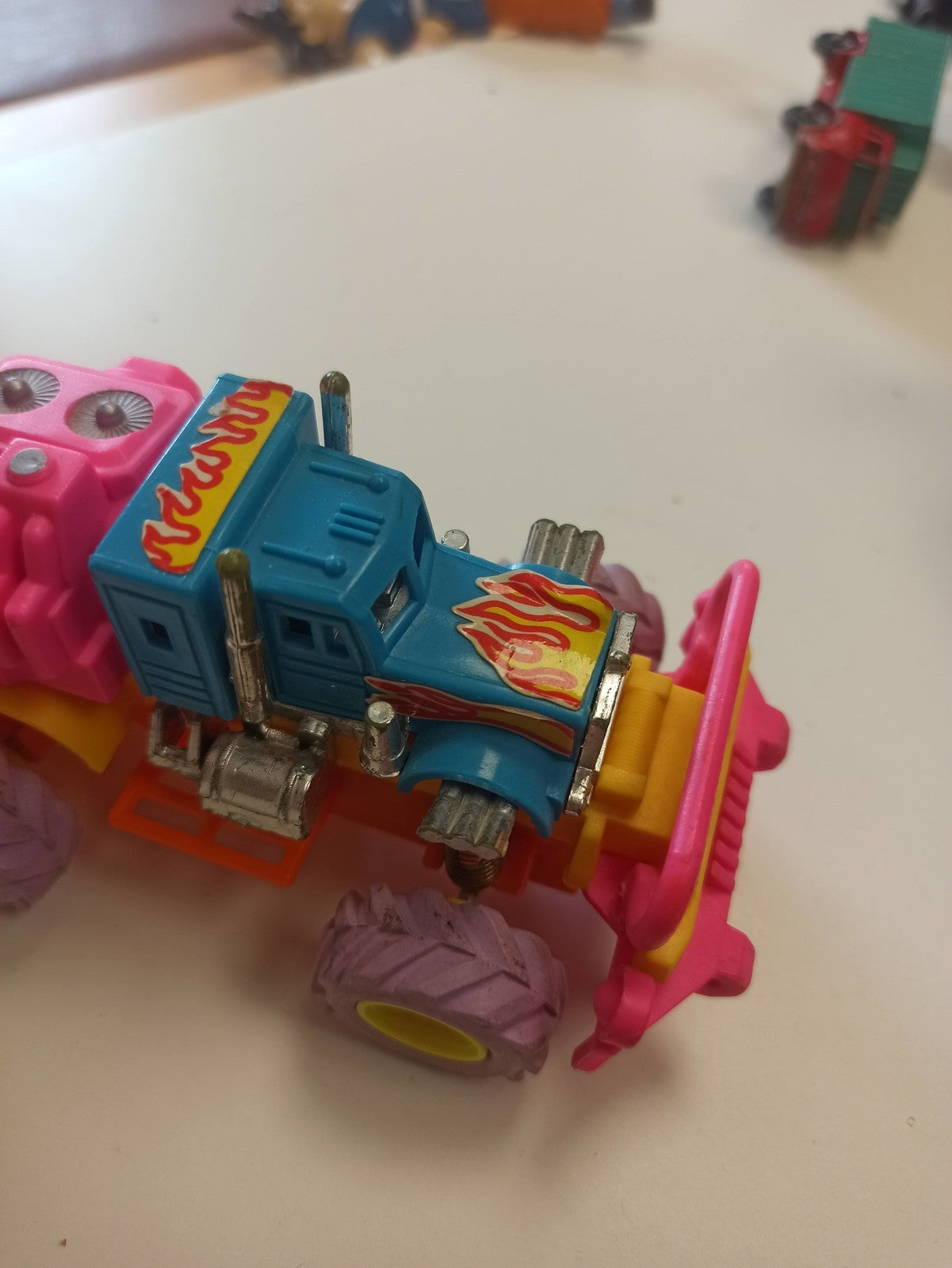 Camion monster truck vintage années 80 jouet rétro couleurs flashy rare