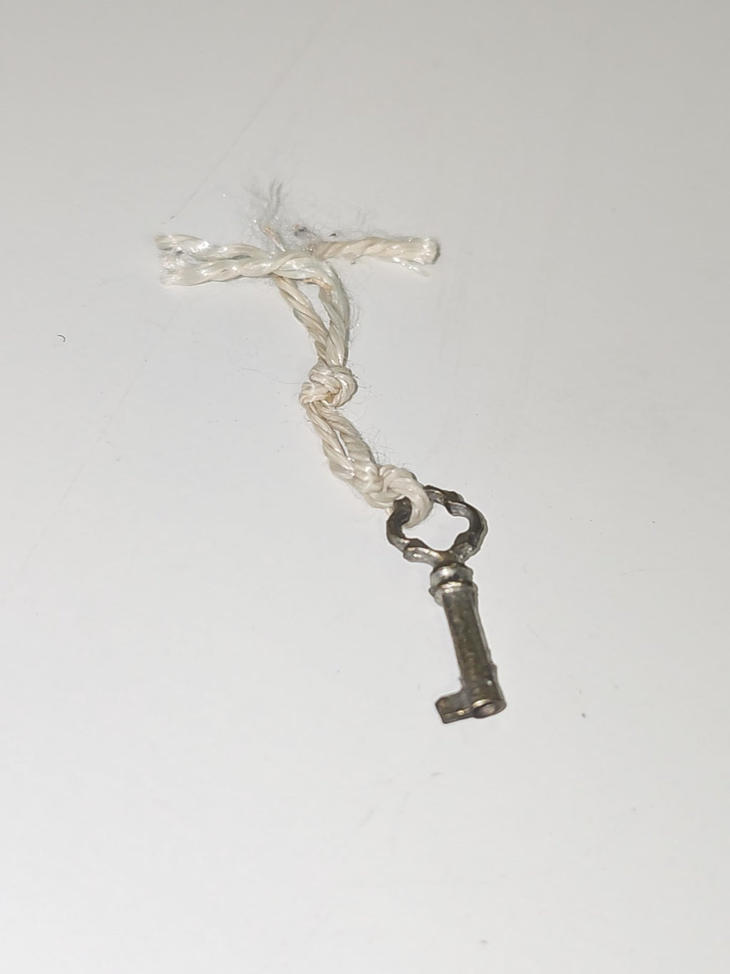 Petite clé ancienne vintage pour montre gousset ou tiroir, accessoire rétro coll
