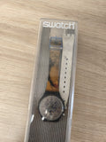 Montre Swatch mixte avec cadran chiffres romains et bracelet bicolore d'occasion