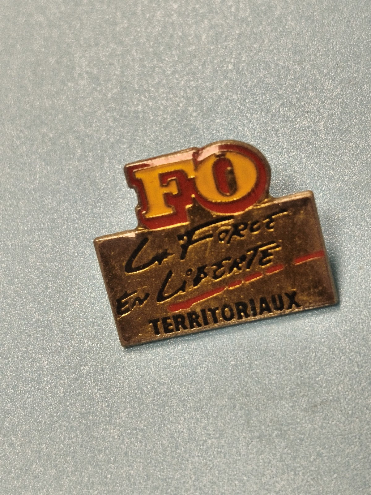 Pin's vintage FO Territoriaux La Force en Liberté syndicat ancien badge