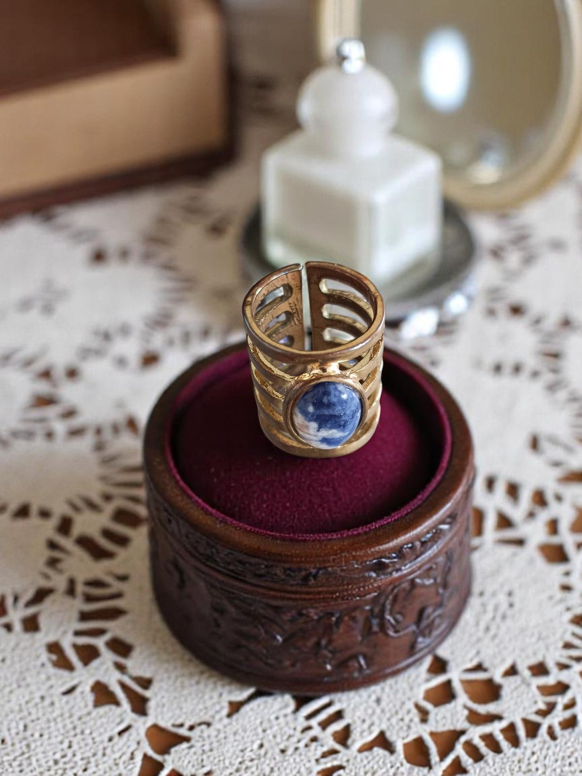 Breiter Retro-Ring, goldfarben, blauer Cabochon, Größe 52, Vintage-Modeschmuckring
