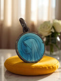 Médaille religieuse vintage Vierge bleu translucide ? pendentif catholique ancie