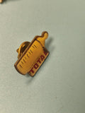 Vintage pin's Total biberon jaune, objet publicitaire ancien collection (Ref 3)