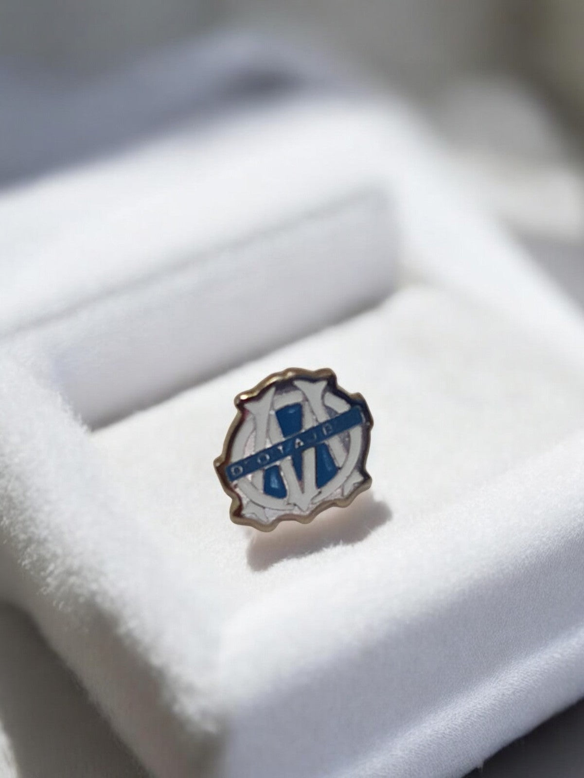 Pin's Olympique de Marseille vintage ancien badge OM football bleu blanc