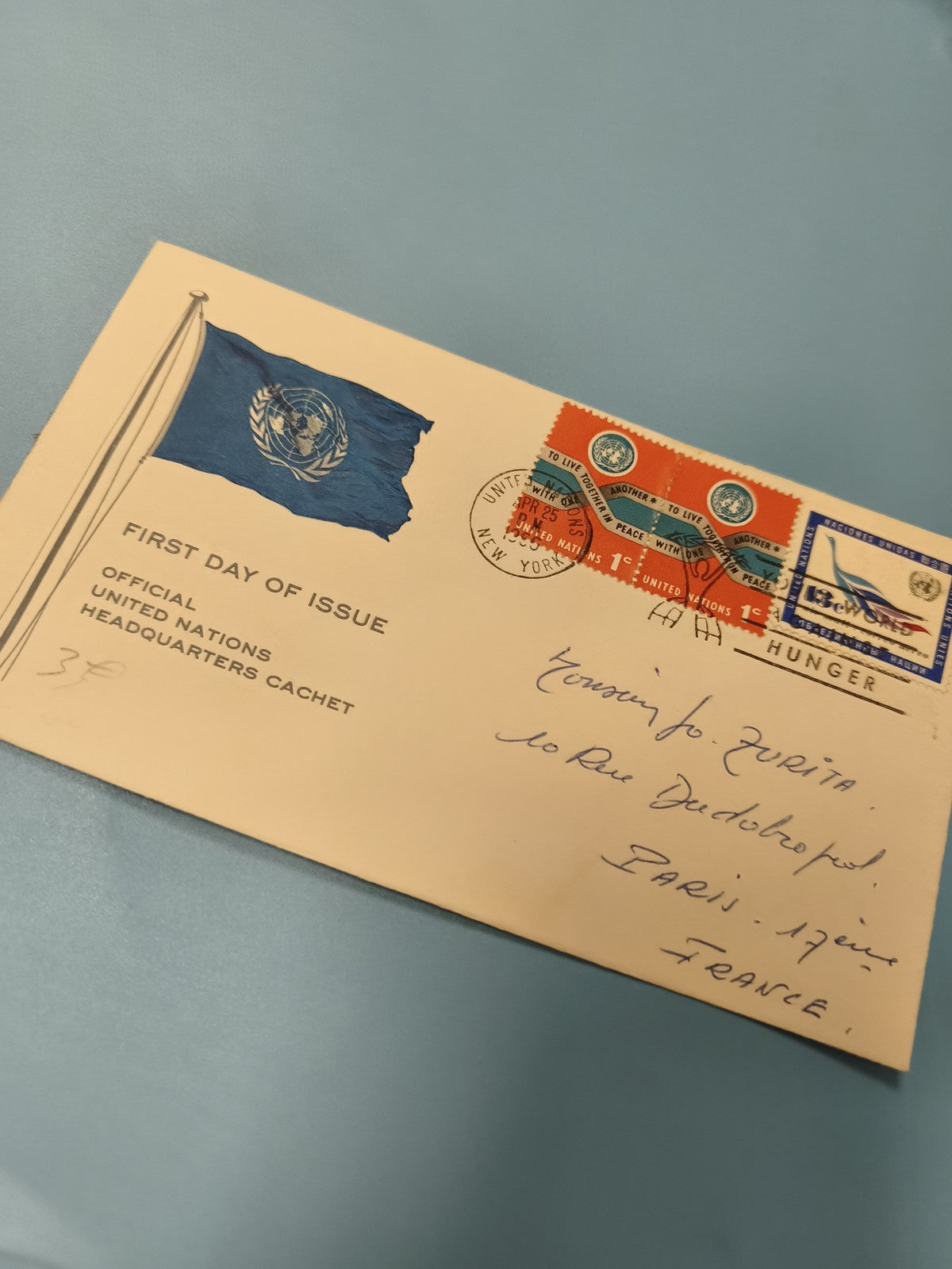 Enveloppe premier jour ONU FDC timbre Hunger drapeau bleu écriture manuscrite