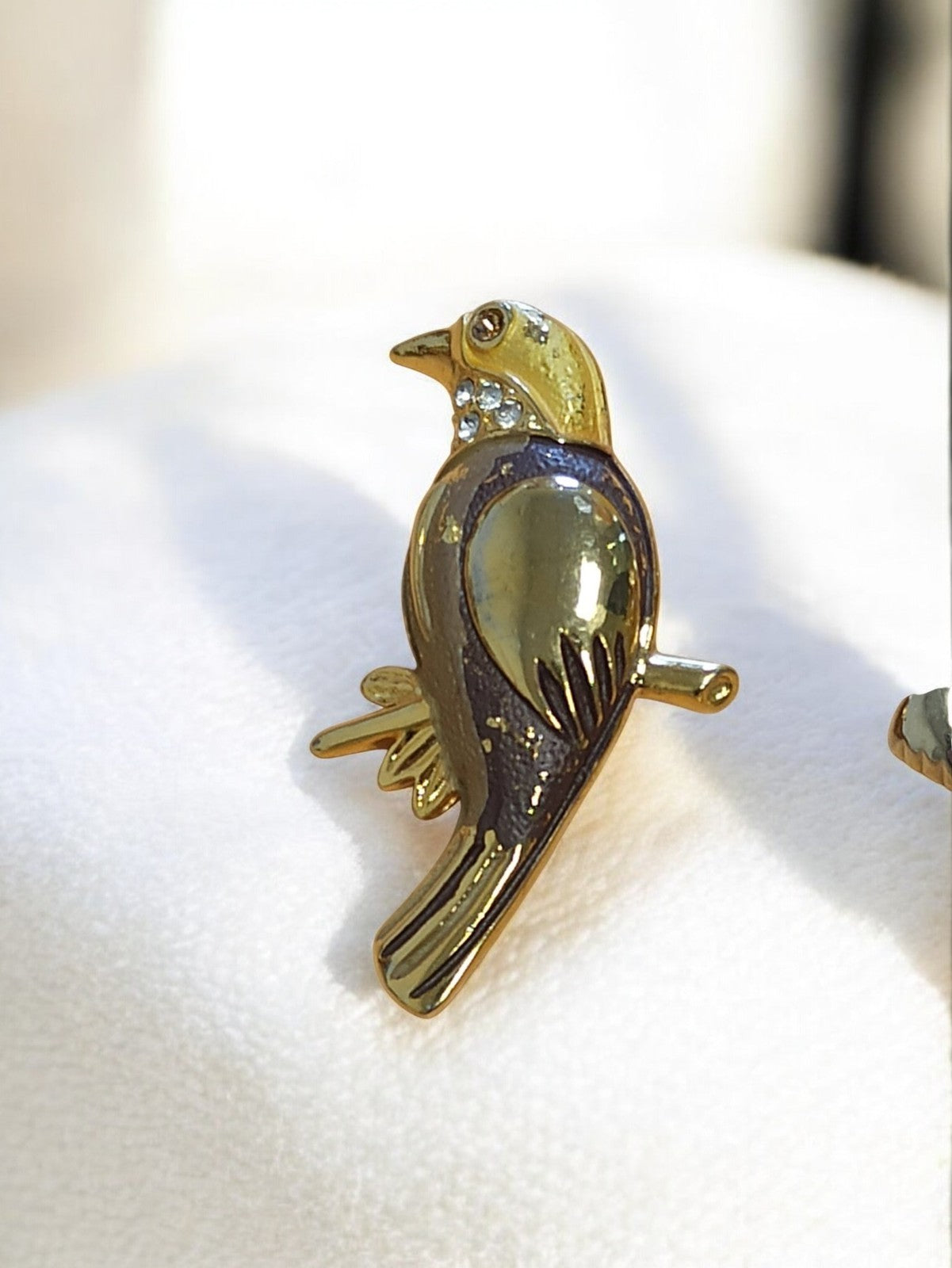 Broche oiseau vintage dorée, bijou rétro élégant en métal doré