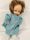Ancienne poupée Ratti Made in Italy, yeux bleus, robe bleue tricotée