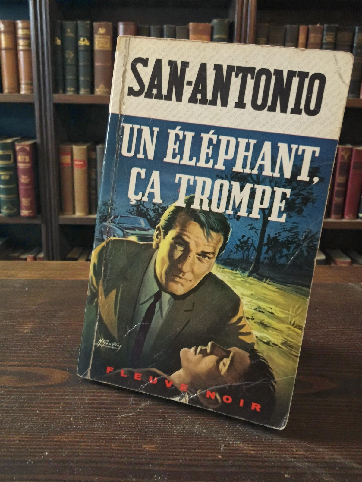 Livre de poche ancien San-Antonio Un éléphant ça trompe polar vintage Fleuve Noi