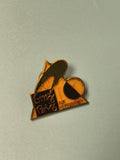 Vintage pin's émaillé Aix-en-Provence jaune noir, collection rétro (Ref 1)