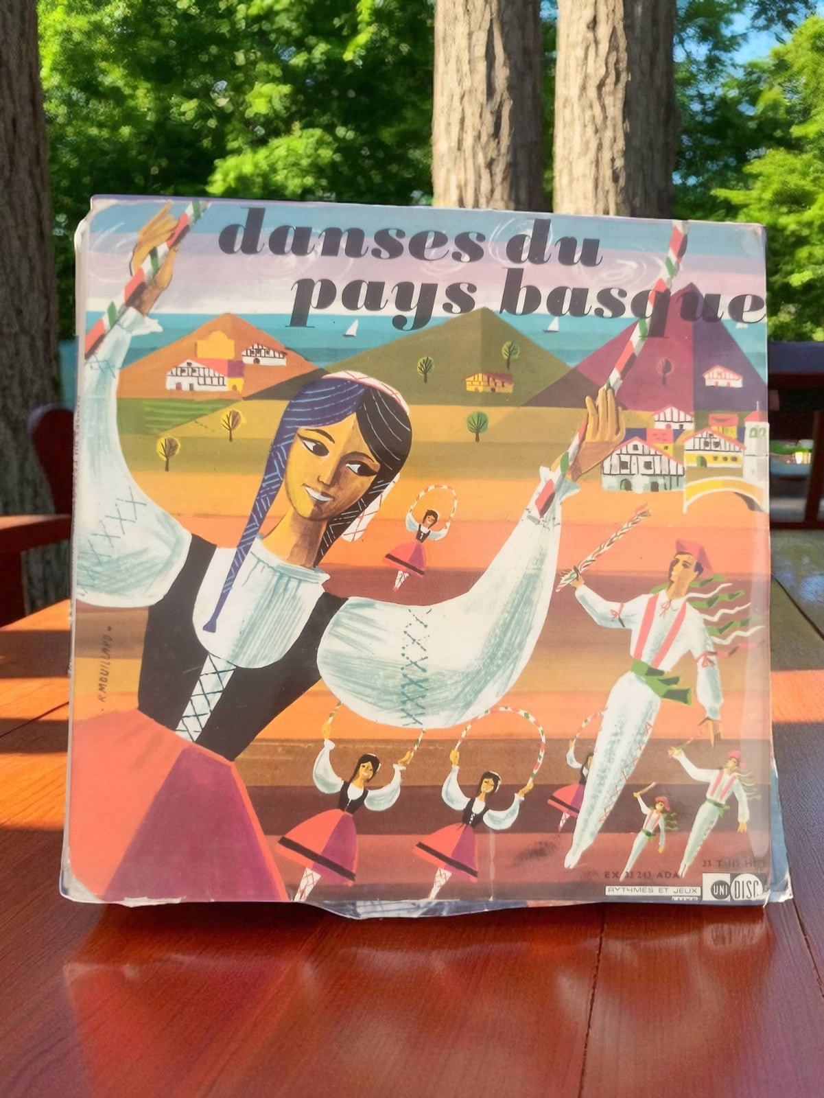 45 tours vinyle danses du Pays Basque vintage, pochette illustrée, ancien disque