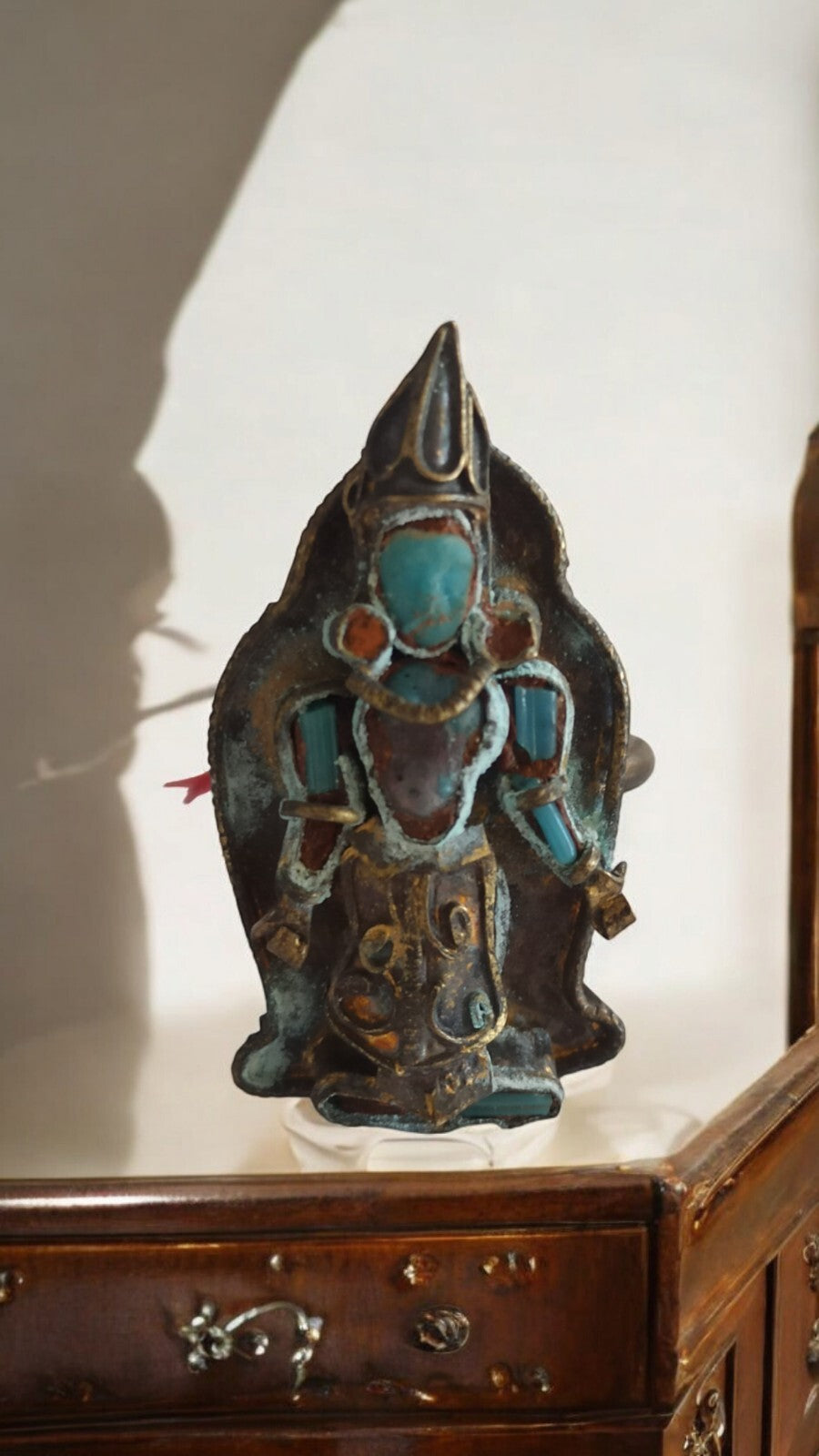 Statue divinité hindoue laiton ancien décor turquoise style artisanal Inde