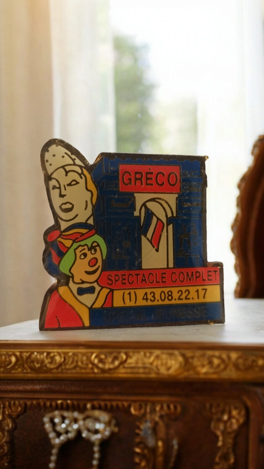 Pin's vintage spectacle Gréco arc-de-triomphe clown années 80 rétro
