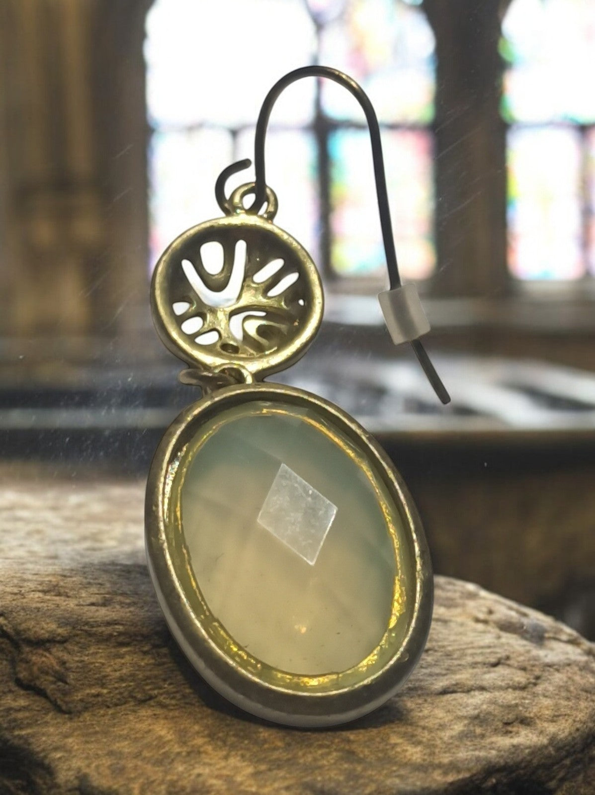 Boucle d’oreille vintage 1970 plaquée or, cabochon ovale, pièce unique