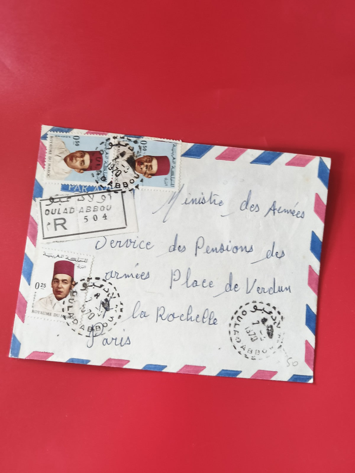 Enveloppe philatélie affranchie timbres Maroc, courrier avion bleu blanc rouge