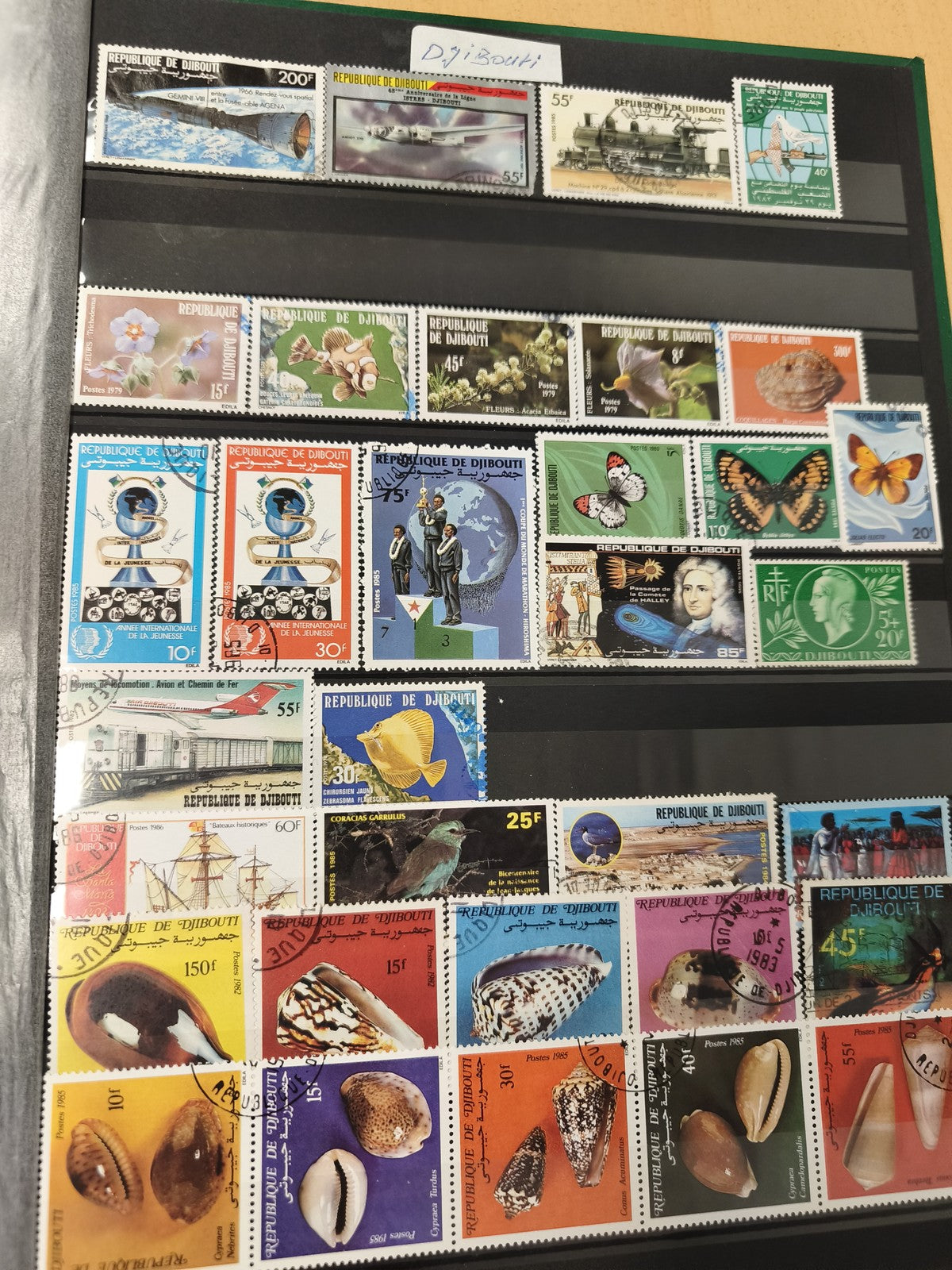 Lot de timbres Djibouti thématiques faune flore transports papillons couleurs vi