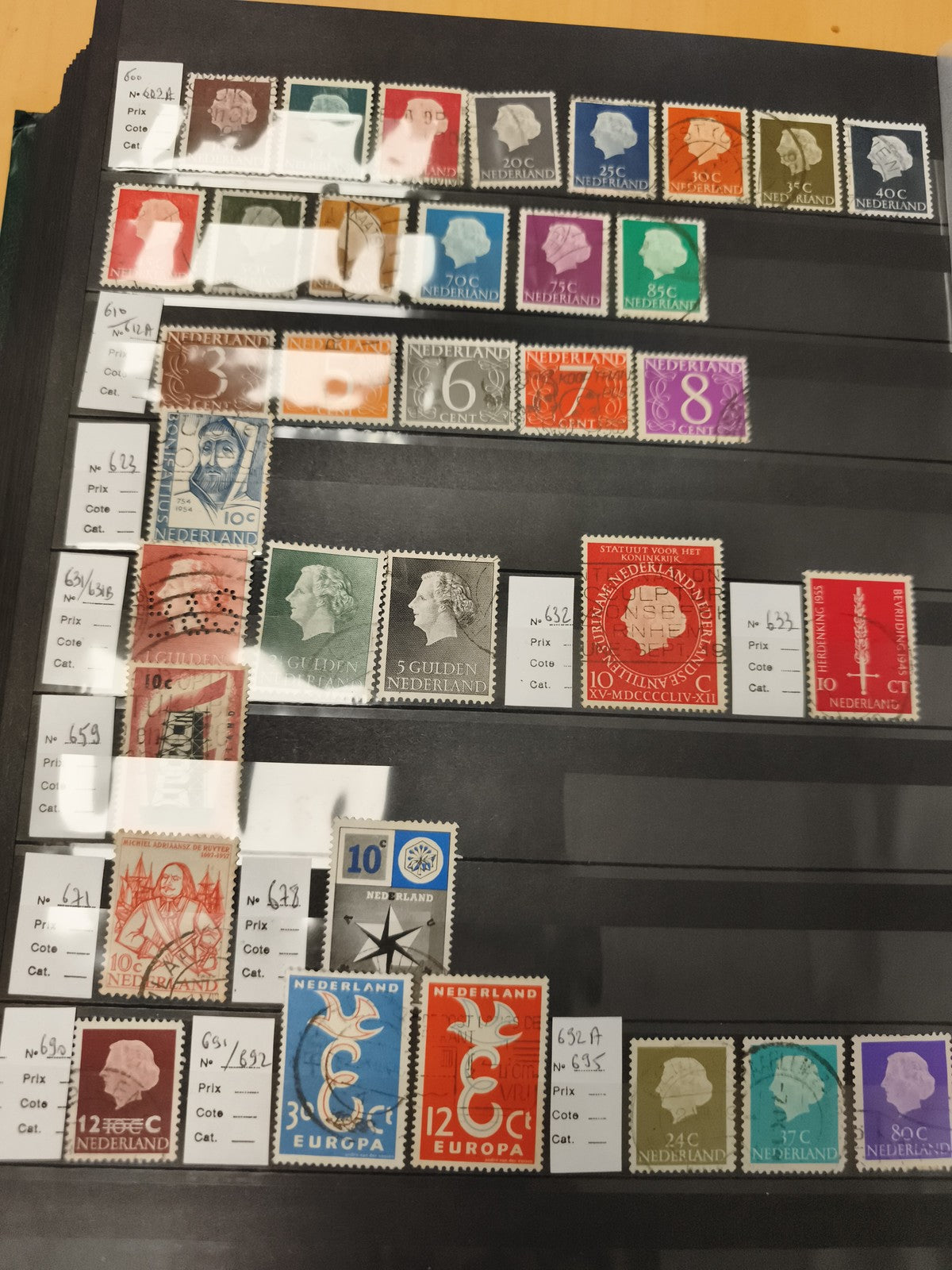 Timbres poste Pays-Bas lot multicolore oblitérés et neufs, thématique Reine, Eur