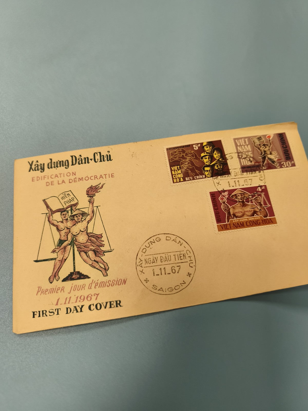 Ancienne enveloppe FDC Vietnam 1967 timbres édification démocratie Saigon