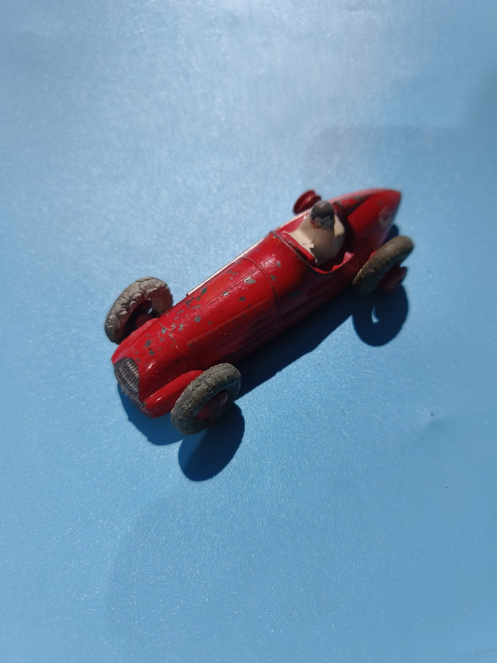 Dinky Toys Ferrari 23J Calandre Lisse 4 voiture miniature rouge pilote d?occasio