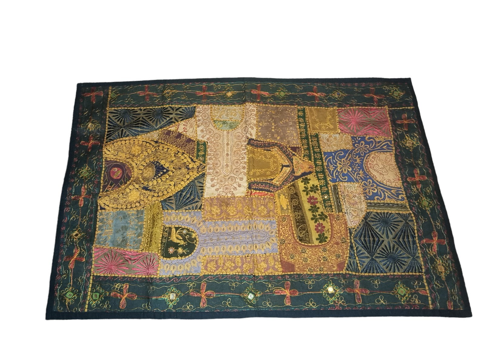 Tapis mural ancien indien Tangka brodé miroirs patchwork multicolore déco