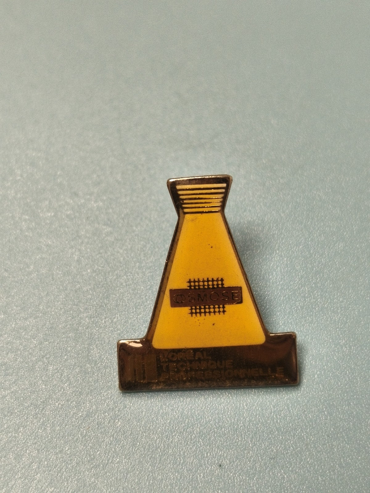 Vintage pin's L'Oréal triangle jaune, Cosmose, technique professionnelle, rare