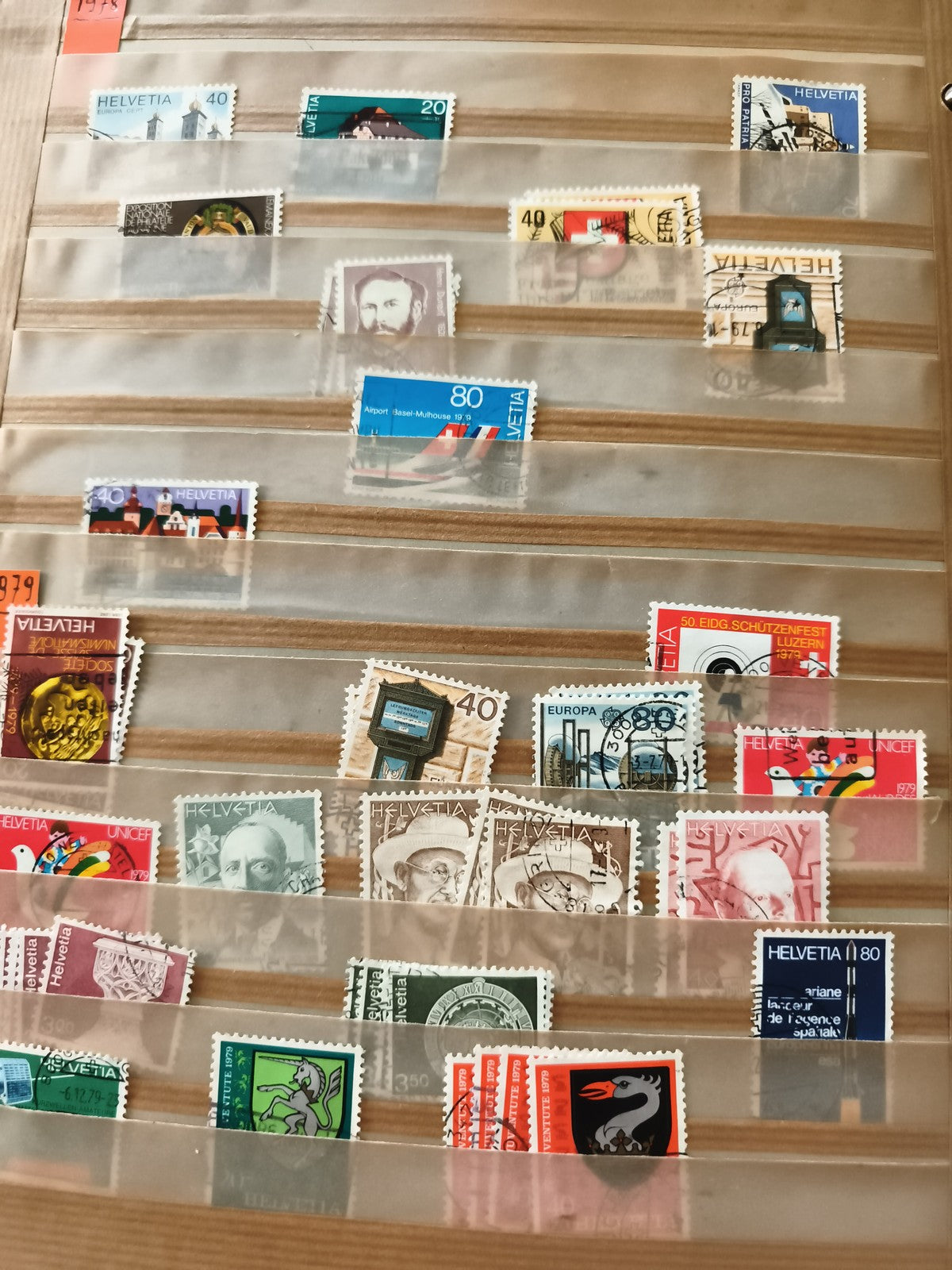 Lot timbres Suisse Helvetia oblitérés thématiques philatélie années 70-80