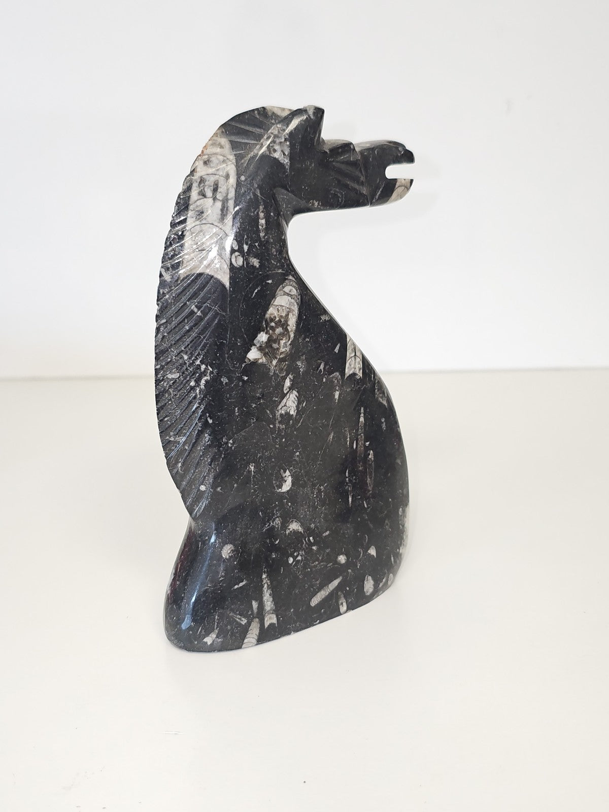 Vintage sculpture cheval en marbre avec fossiles ? Ancien objet de collection dé