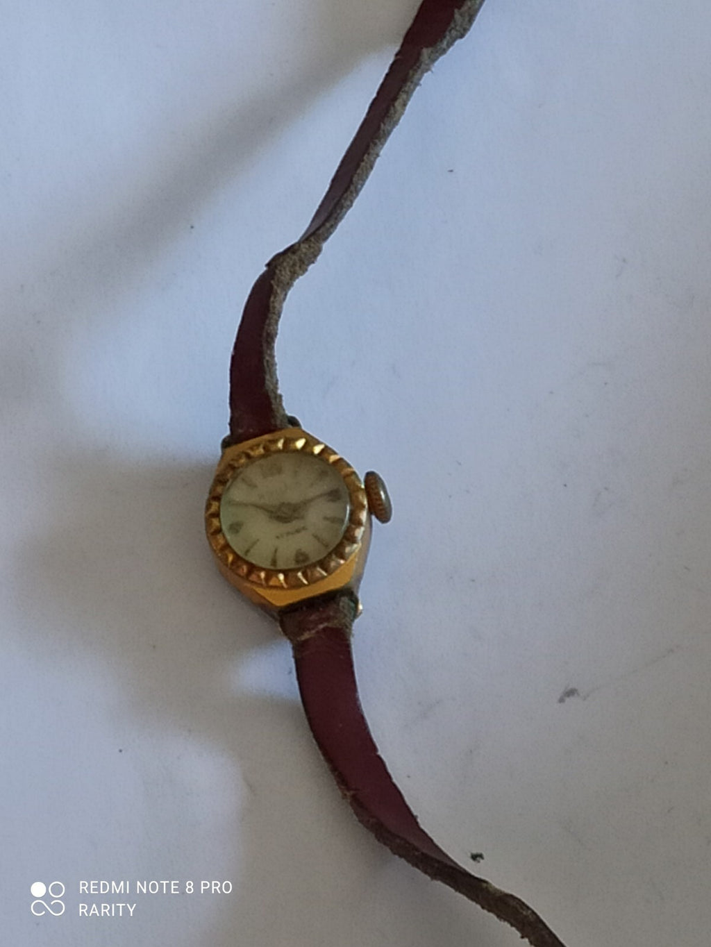 Montre femme Hallaud mécanique vintage dorée 17 rubis cadran relief