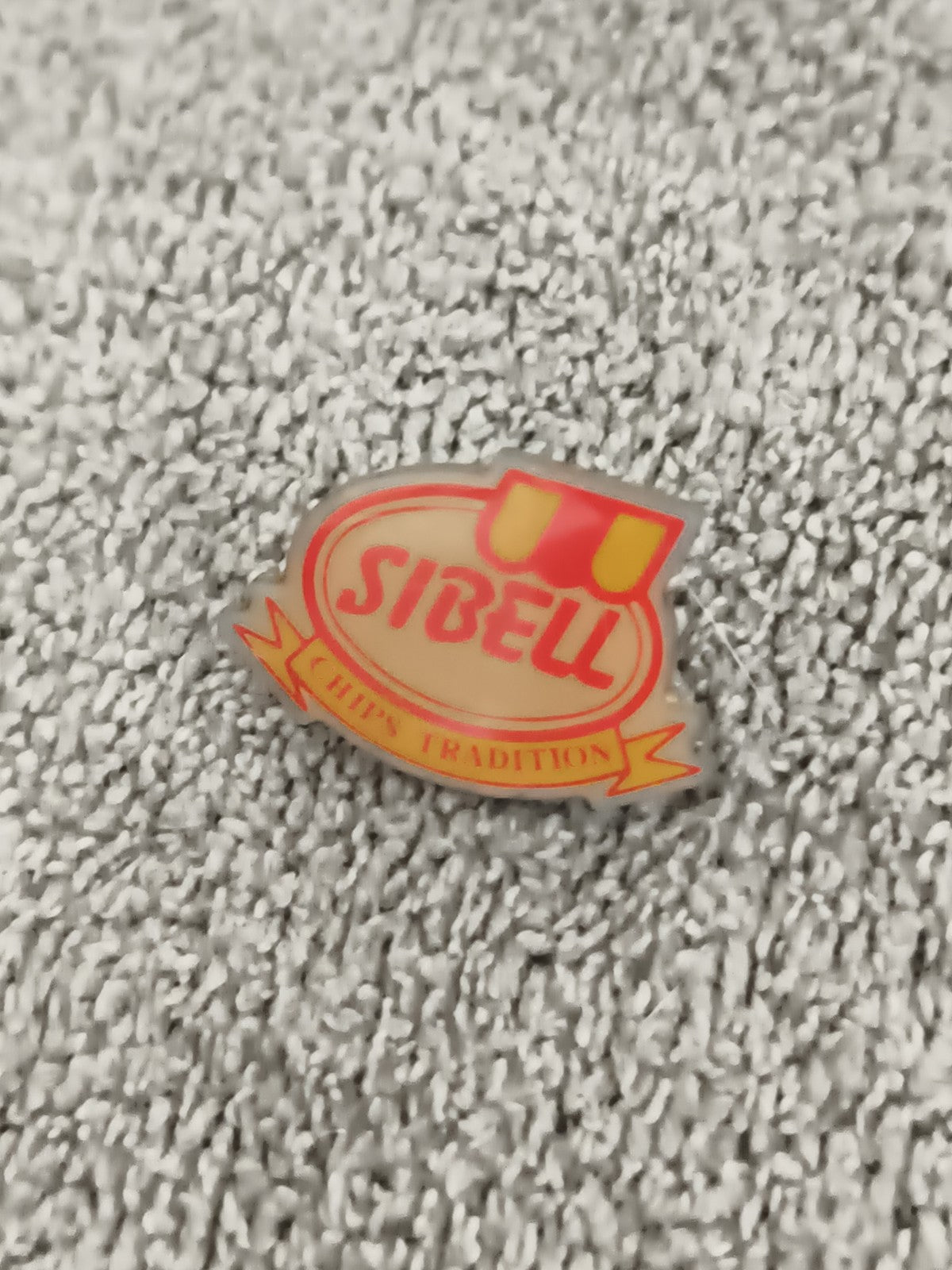 Pin's publicitaire vintage SIBELL chips tradition, badge rétro années 90 (Ref 5)