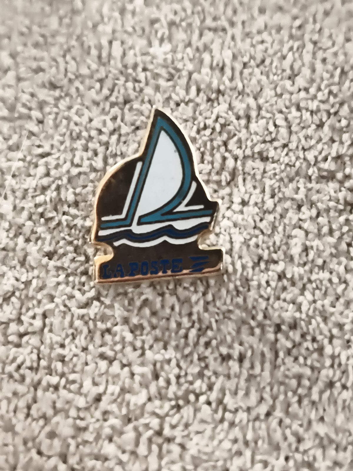 Pin's vintage LA POSTE voilier bleu logo ancien badge émail (Ref 6)