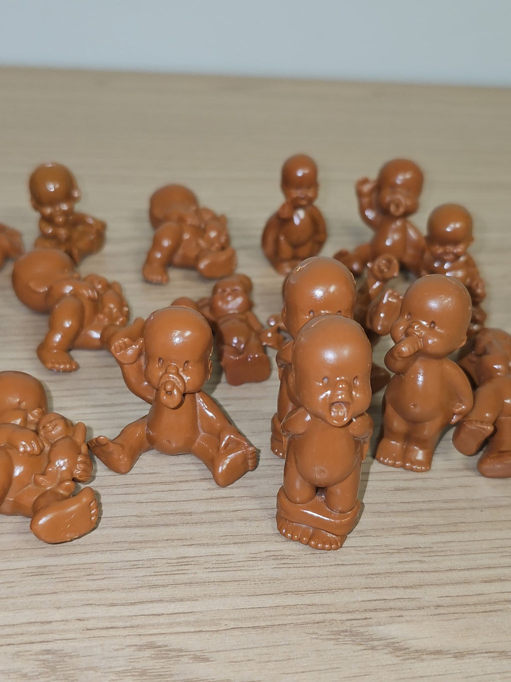 Lot de petites figurines Babies vintage anciennes, collection rétro rare marque