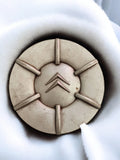 Enjoliveur Citroën ancien, cabochon vintage aspect métallique, accessoire auto r