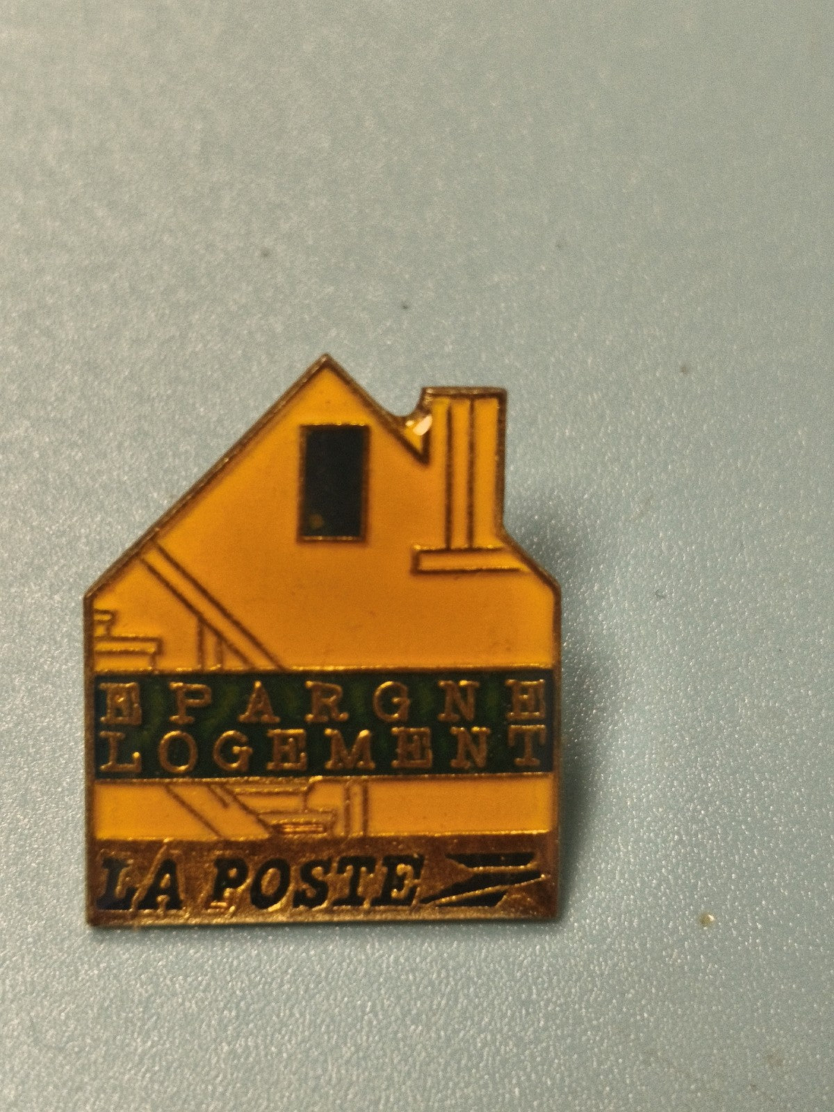 Vintage pin's La Poste Epargne Logement maison jaune collection (Ref 18)