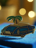 Pin's publicitaire vintage émail voiture bleue palmier rétro collection