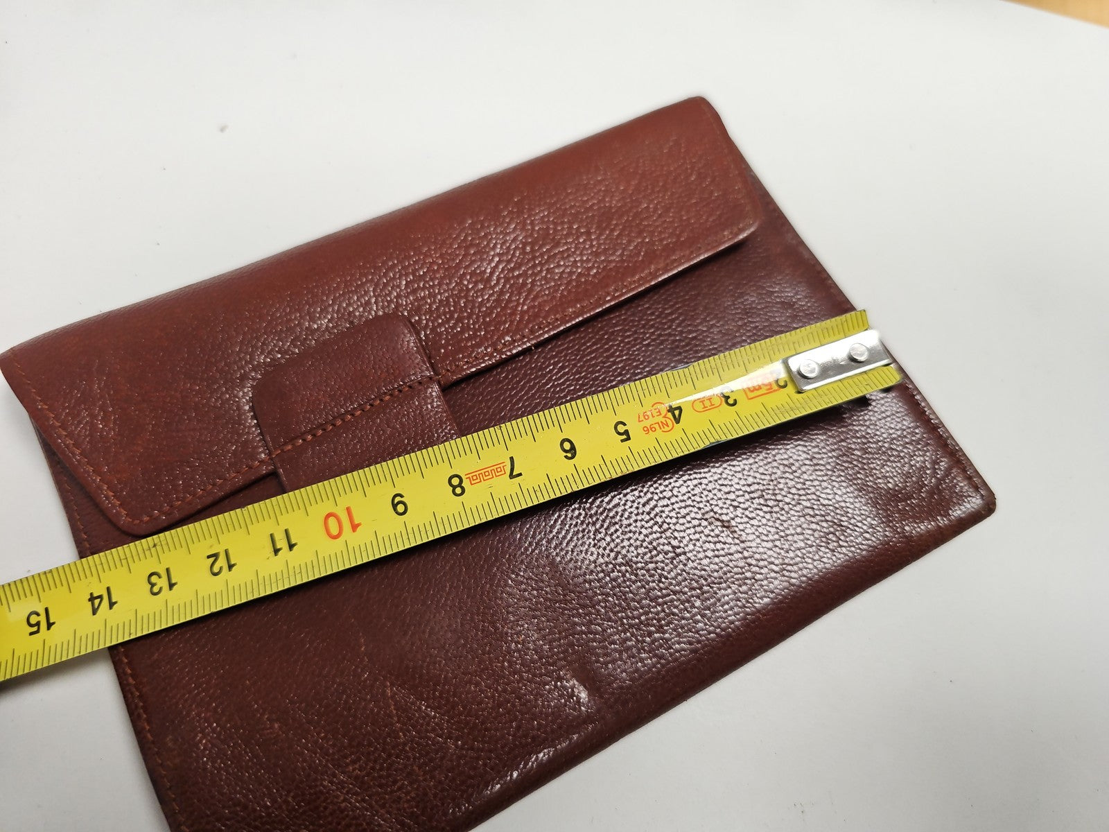 Portefeuille vintage en cuir Ancienne, accessoire rétro pour collectionneurs