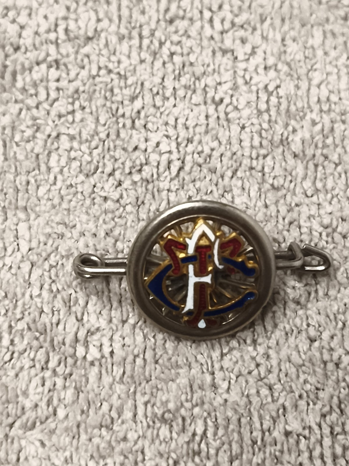 Ancienne médaille émaillée croix et ancre, insigne religieux doré, vintage