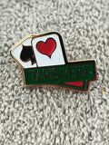 Pin's vintage Tapis Vert jeu de cartes émaillé poker casino badge ancien