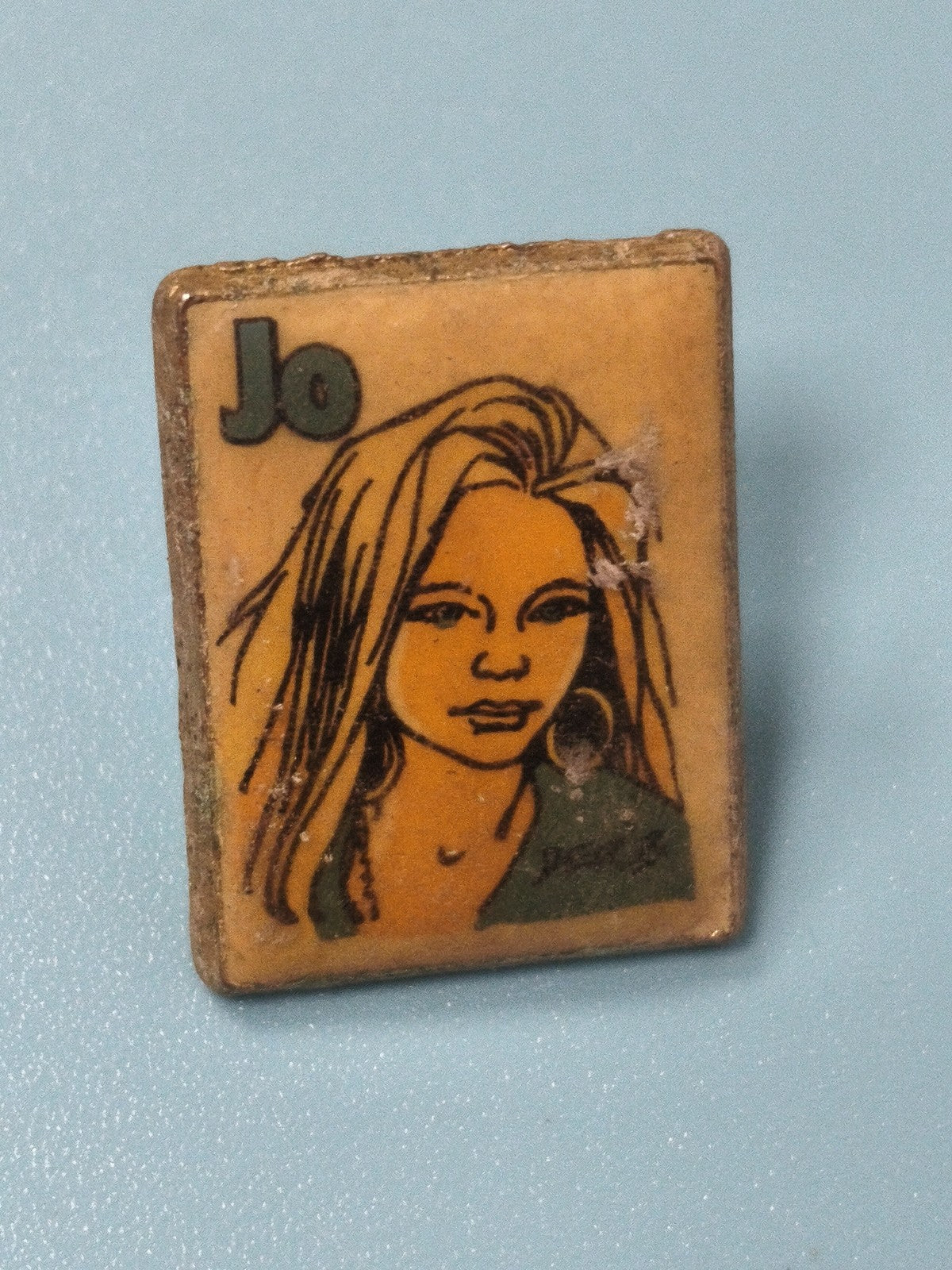 Vintage pin's rectangulaire Jo illustration femme rétro collector (Ref 5)
