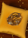 Broche vintage en métal doré, forme coquillage et perles, rétro chic