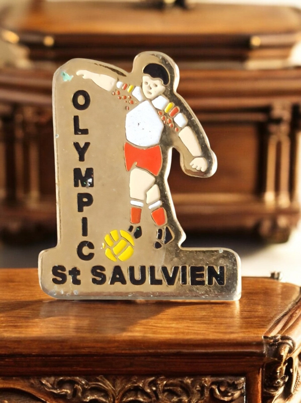 Pin's football vintage Olympic St Saulvien émaillé ancien badge sport